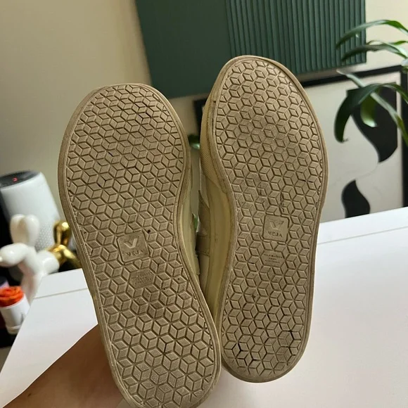 Veja Cream Casual Sneakers - Picture 3 of 6